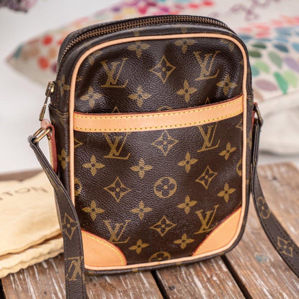 ✅Authentic ✅LOUIS VUITTON Danube Crossbody - Picture 3 of 13